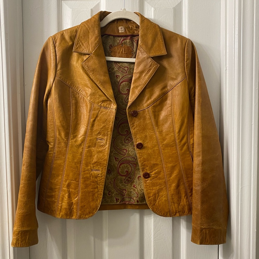 Vintage women’s cognac leather jacket